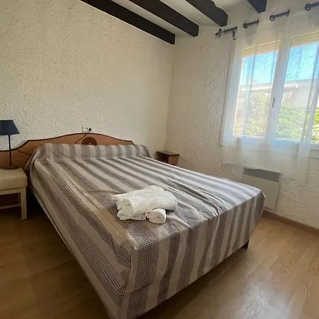 Spacious With Lovely Terrace Apartment