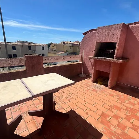 Spacious With Lovely Terrace 拉诺维勒港