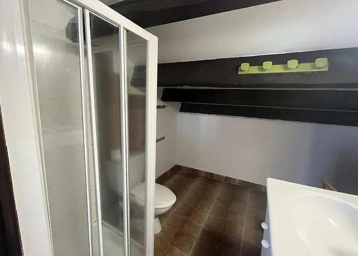 Spacious With Lovely Terrace Apartment *