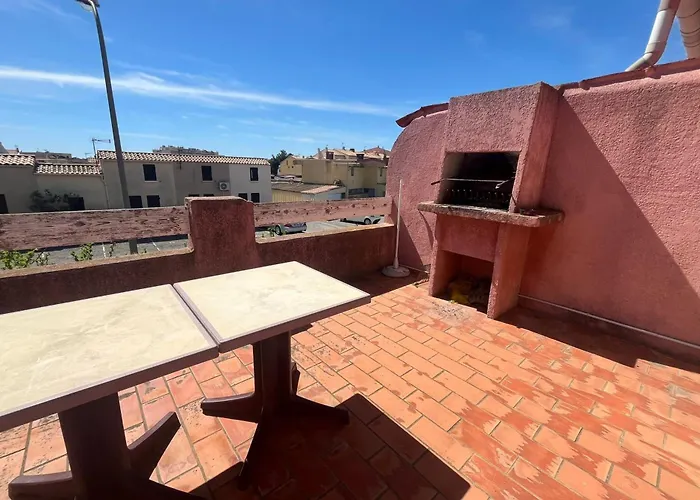 Spacious With Lovely Terrace Port-la-Nouvelle
