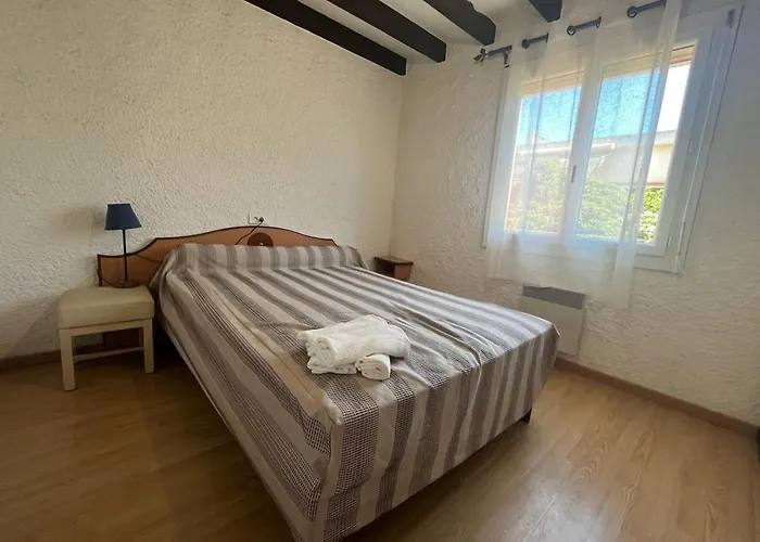 Spacious With Lovely Terrace Apartment