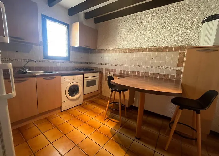 Spacious With Lovely Terrace Apartment Port-la-Nouvelle