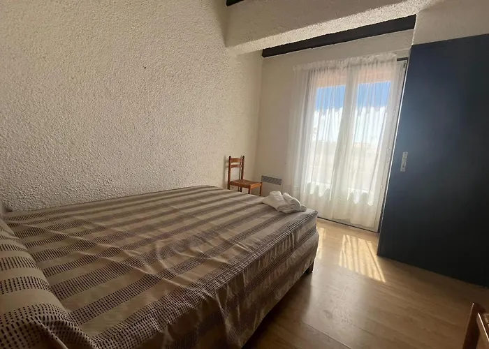 Spacious With Lovely Terrace Apartment *